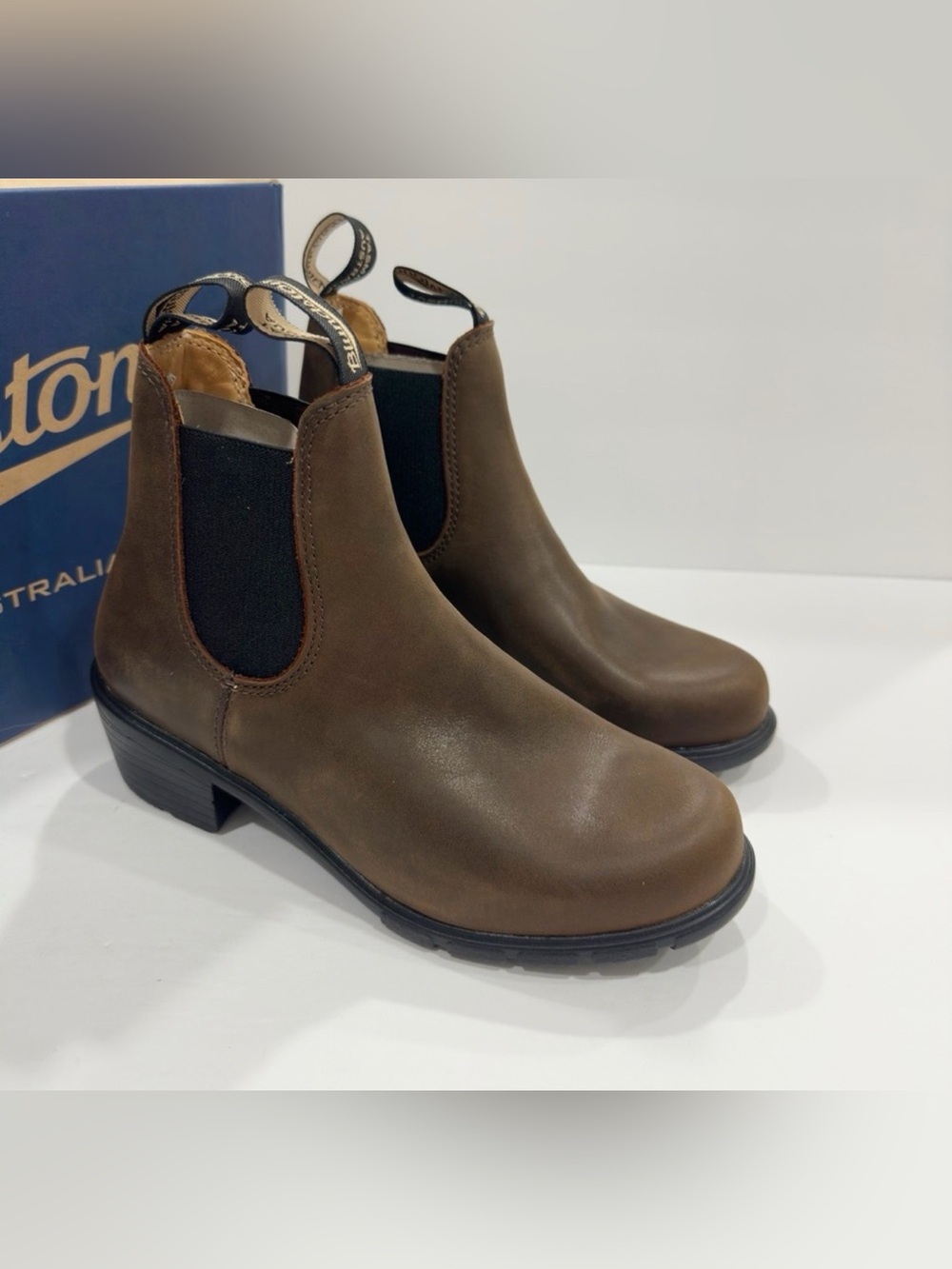 Blundstone 1673 Antique Brown Leather Heel Chelsea Ankle Women’s Boots